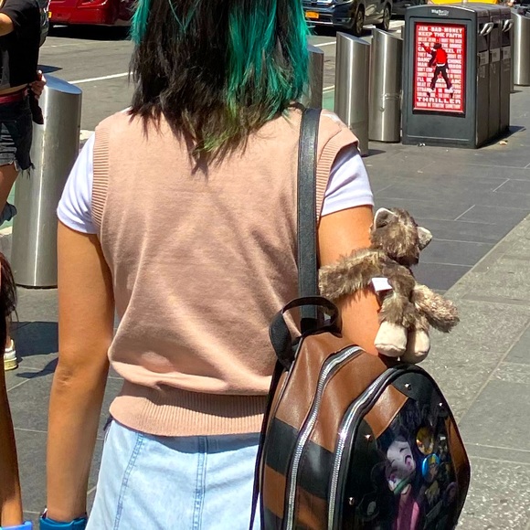 [SOLD] Light brown argyle sweater vest - Picture 5 of 6
